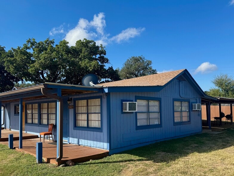 More Photos Of 1400 Ranch Road 261, Buchanan Dam Hotel For Sale