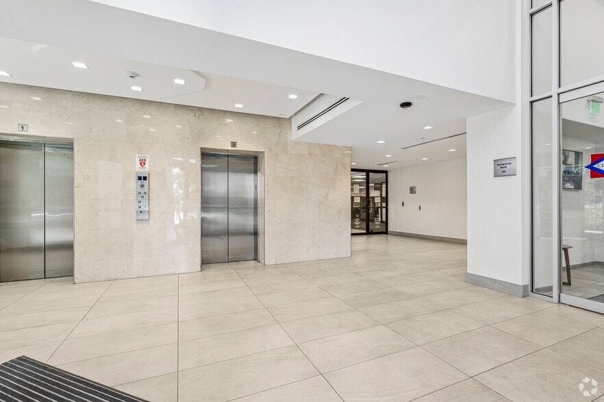 More Photos Of 4601 Sheridan St, Hollywood Office For Lease