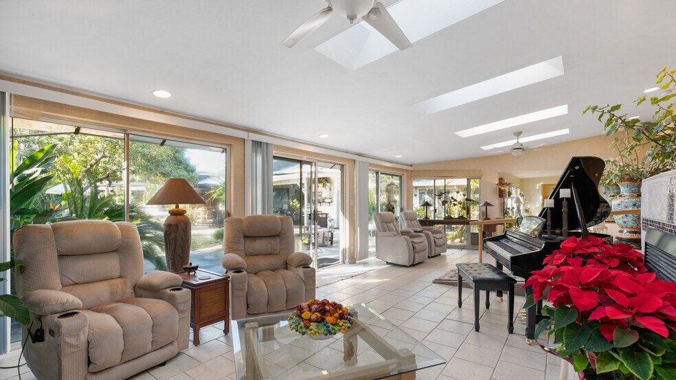 More Photos Of 1403 Rowena Way, Sacramento Specialty For Sale