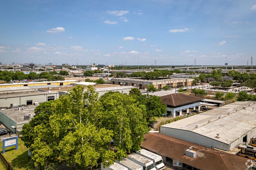 More Photos Of 6343 Skyline Dr, Houston Office For Lease