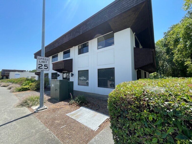 More Photos Of 4 Commercial Blvd, Novato Manufacturing For Lease