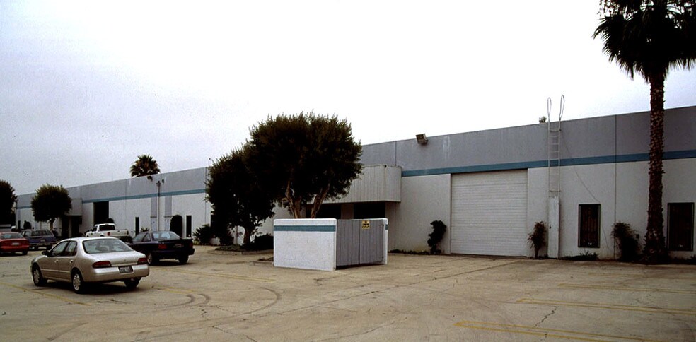 More Photos Of 3673 N Industry Ave, Lakewood Flex For Lease