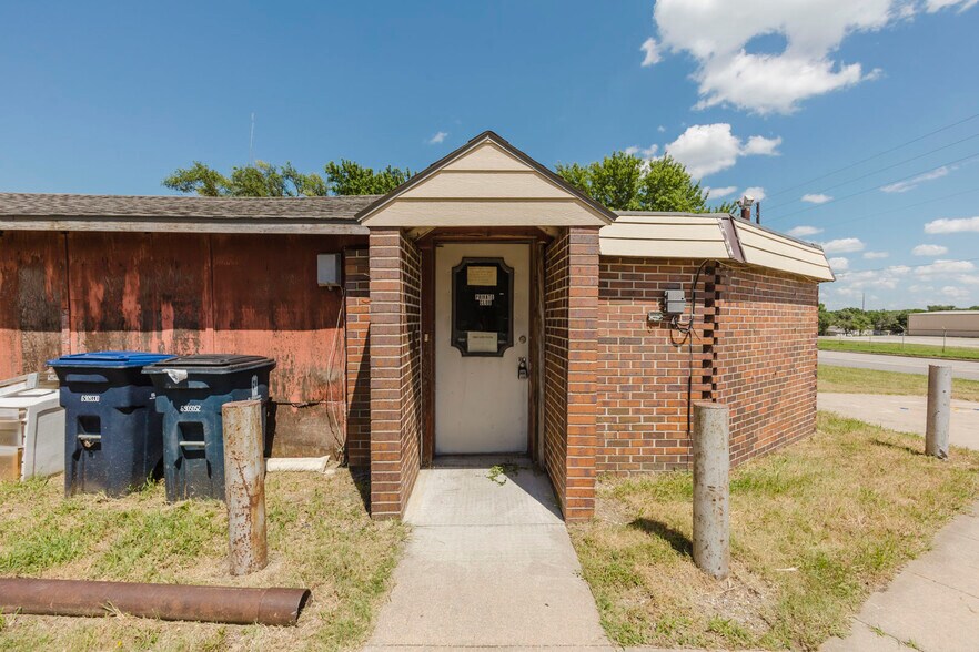 More Photos Of 1610 W 6th Ave, El Dorado General Retail For Sale