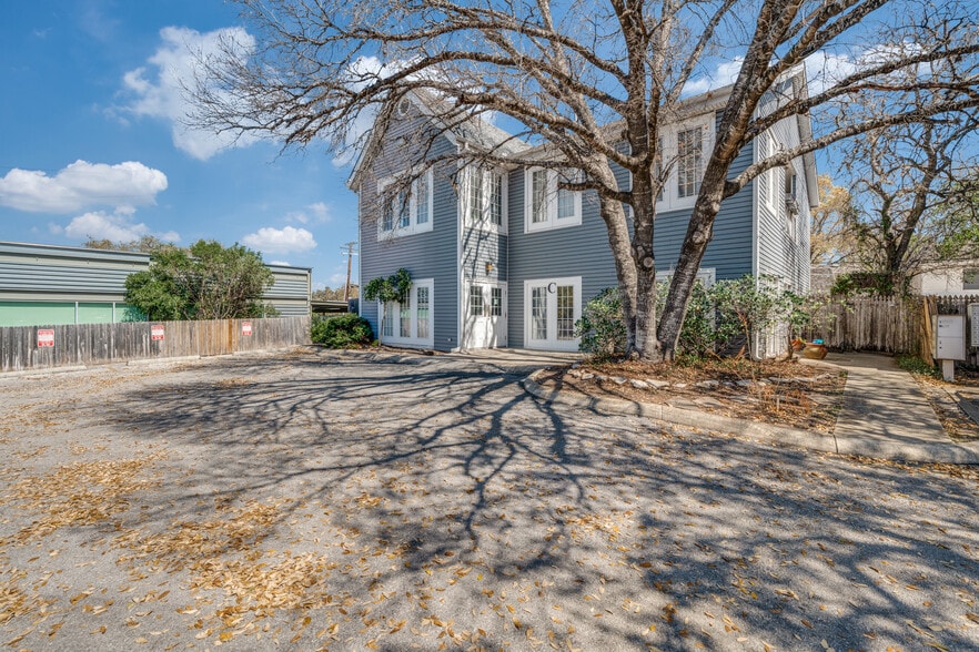 More Photos Of 7870 Broadway, San Antonio Medical For Sale