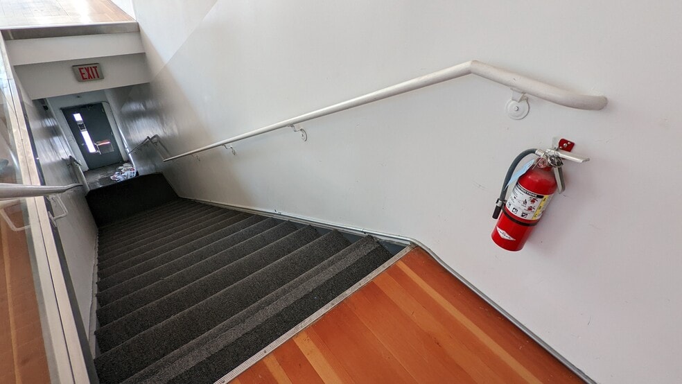 More Photos Of 1011-1013 Market St, San Francisco Storefront Retail Office For Lease