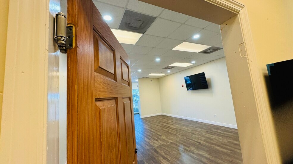 More Photos Of 951 Sansburys Way, West Palm Beach Unknown For Lease