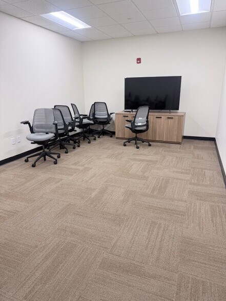 More Photos Of 1887 Monterey Hwy, San Jose Flex For Lease