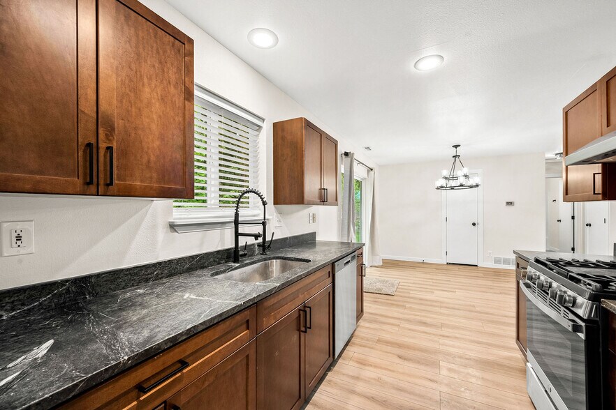 More Photos Of 1717 Main St, Sandpoint Apartments For Sale