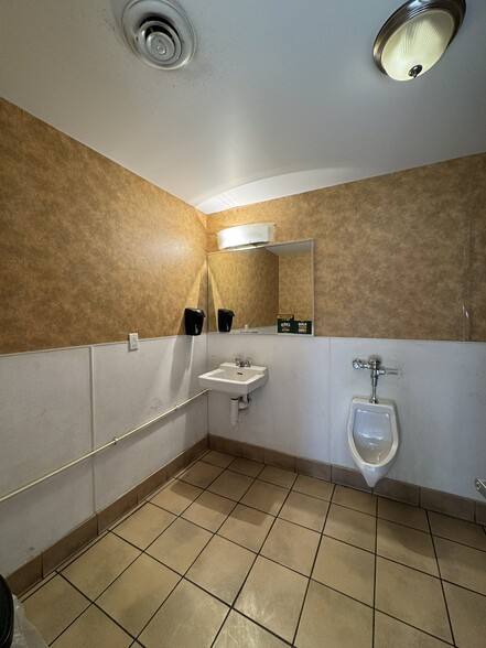 More Photos Of 2253 S Grand Blvd, Saint Louis Freestanding For Lease