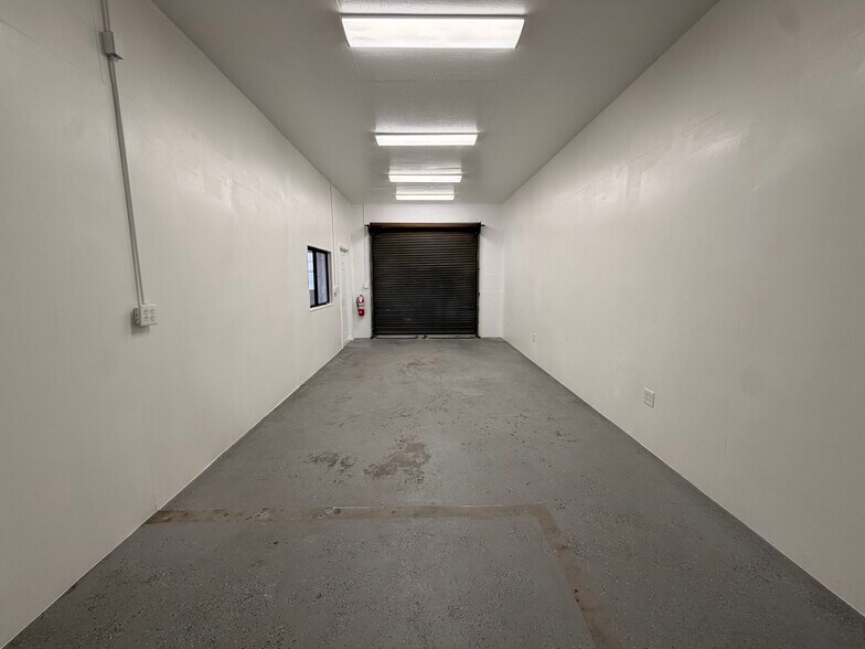 More Photos Of 511 Herbert St, Port Orange Warehouse For Lease