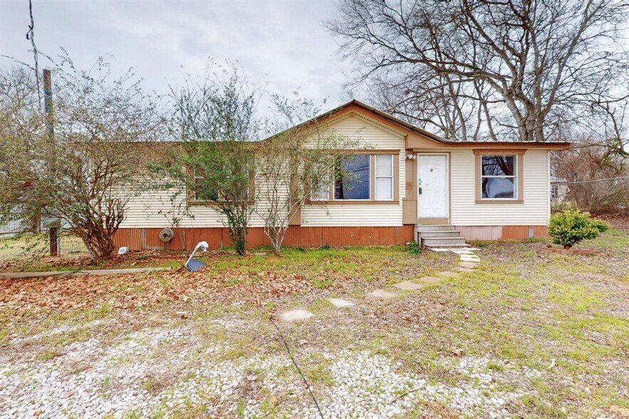 More Photos Of 262 Highway 290 E, Elgin Specialty For Sale