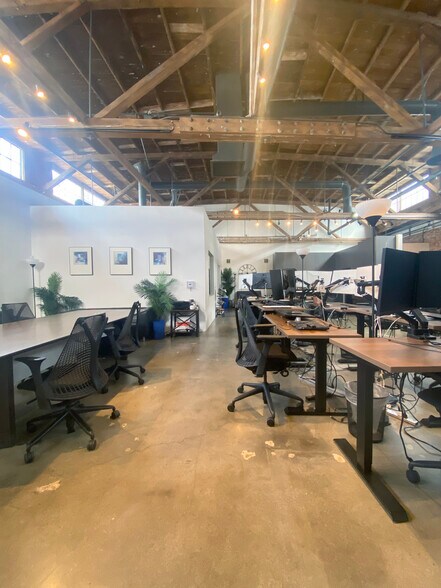 More Photos Of 210-226 Main St, Venice Storefront Retail Office For Lease