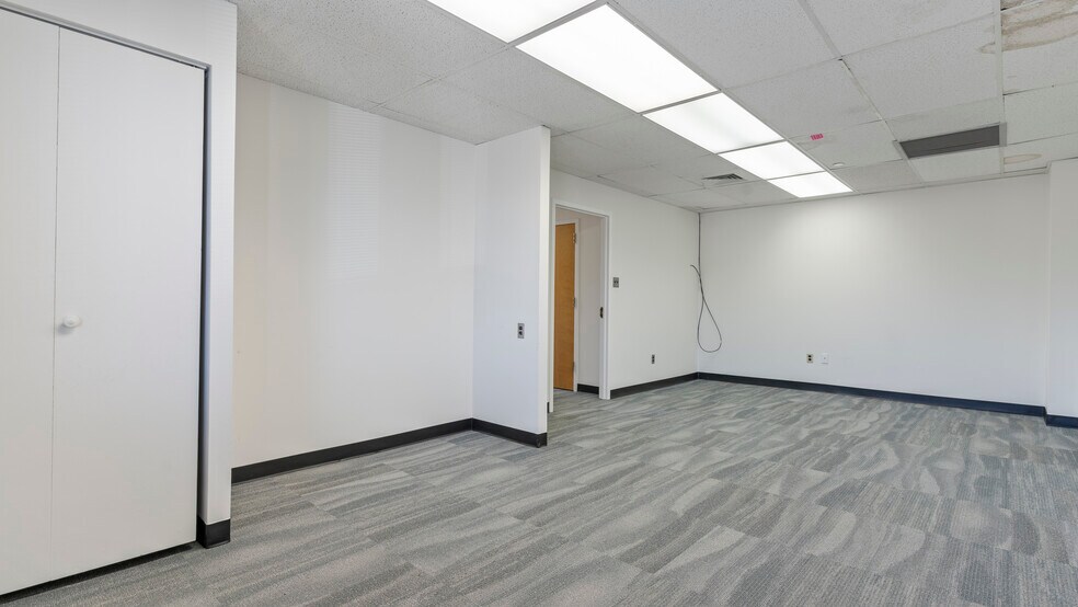 More Photos Of 10903 Indian Head Hwy, Fort Washington Office For Sale