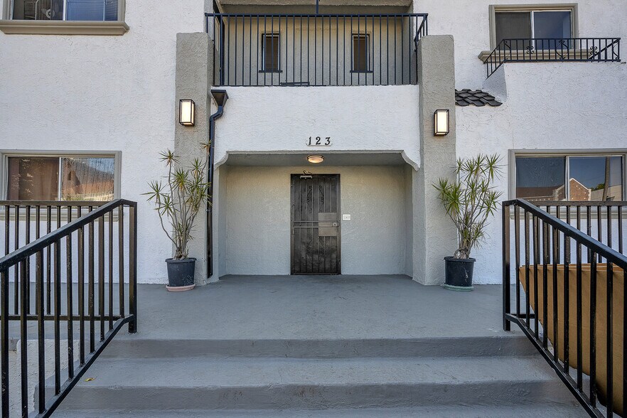 More Photos Of 123 S Westmoreland Ave, Los Angeles Apartments For Sale