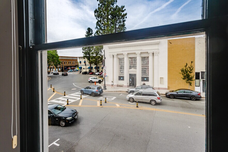 More Photos Of 10 Plaza Sq, Orange Storefront Retail Office For Lease