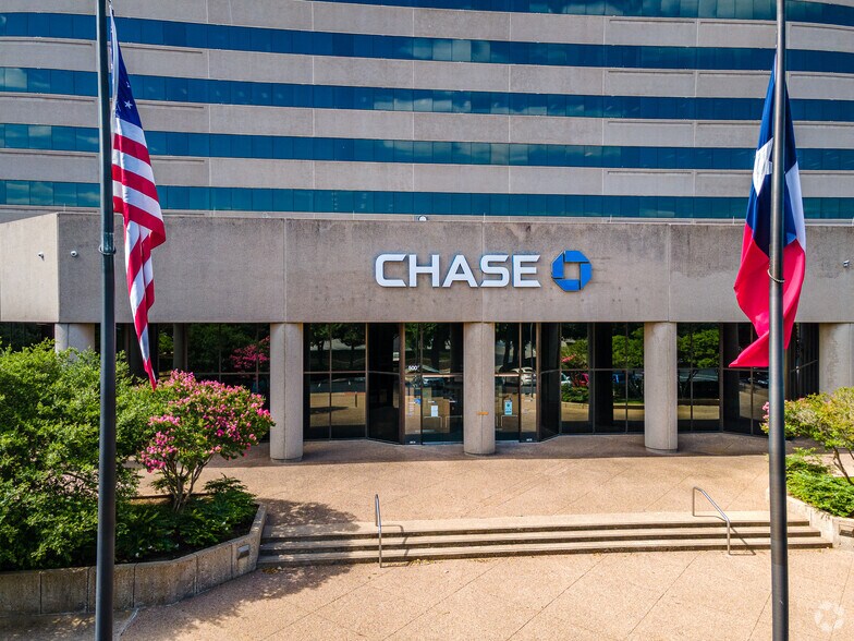 More Photos Of 500 E Border St, Arlington Office For Lease