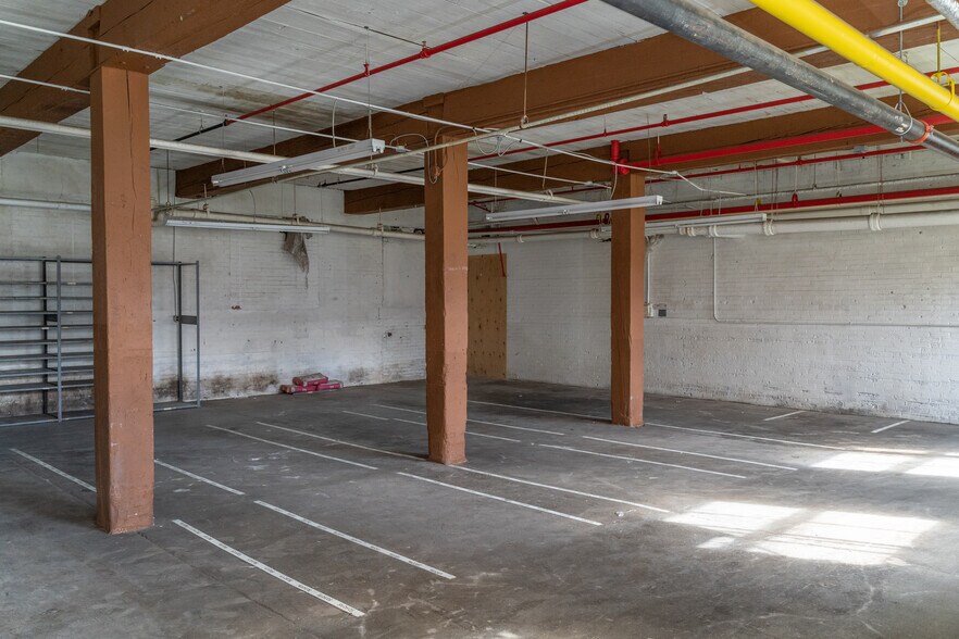 More Photos Of 1575 Lake St, Elmira Manufacturing For Lease