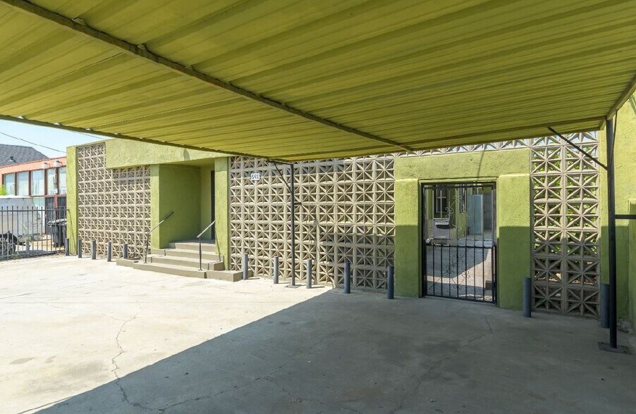 More Photos Of 6409 Regent St, Huntington Park Warehouse For Sale