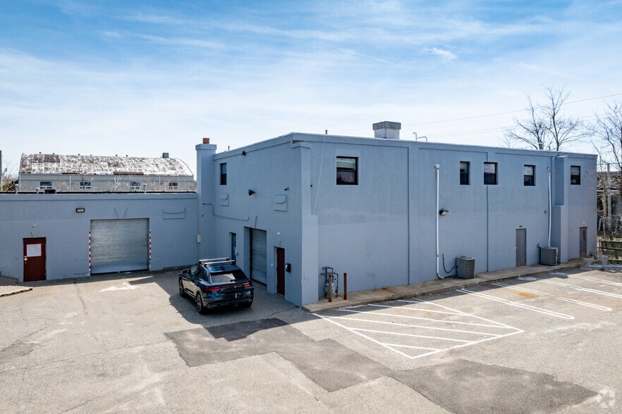 Primary Photo Of 300 Broadway, Bethpage Warehouse For Lease