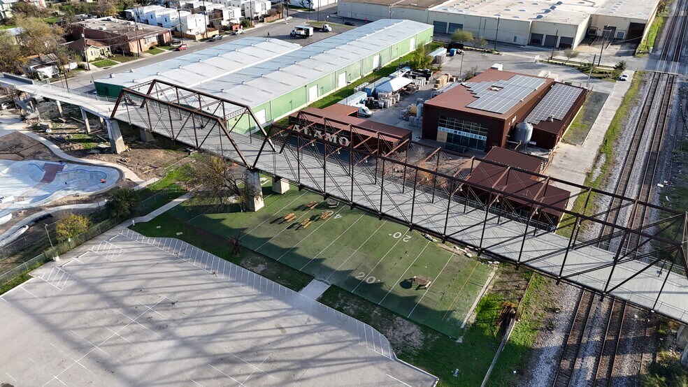 More Photos Of 415 Burnet St, San Antonio Manufacturing For Sale