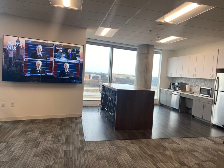 More Photos Of 550 Reserve St, Southlake Loft Creative Space For Lease