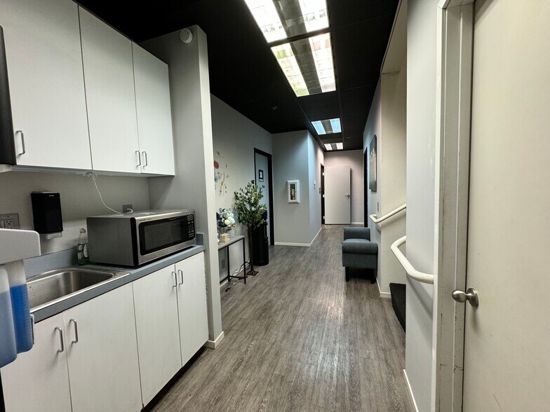 More Photos Of 26981 Vista Terrace, Lake Forest Light Manufacturing For Lease
