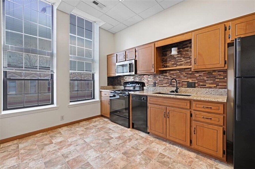 More Photos Of 100 S 5th St, Leavenworth Office Residential For Sale