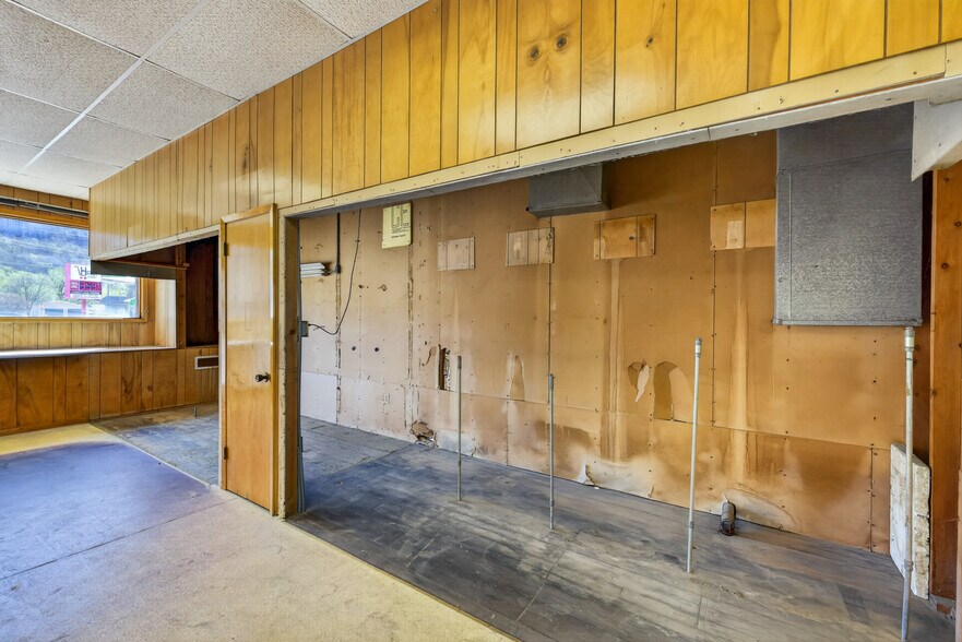 More Photos Of S101 S Main St, Nelson General Retail For Sale