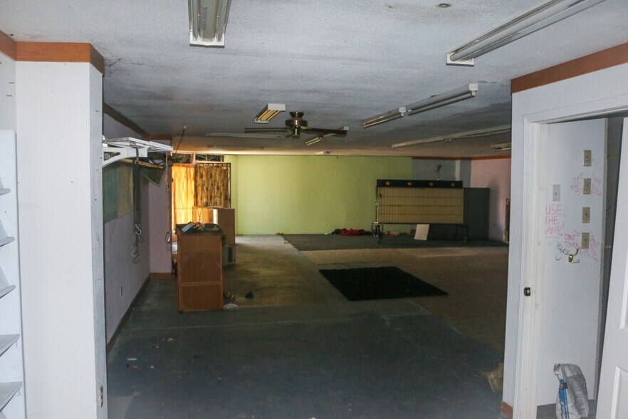 More Photos Of 144 N Redwood Hwy, Cave Junction Storefront Retail Office For Sale