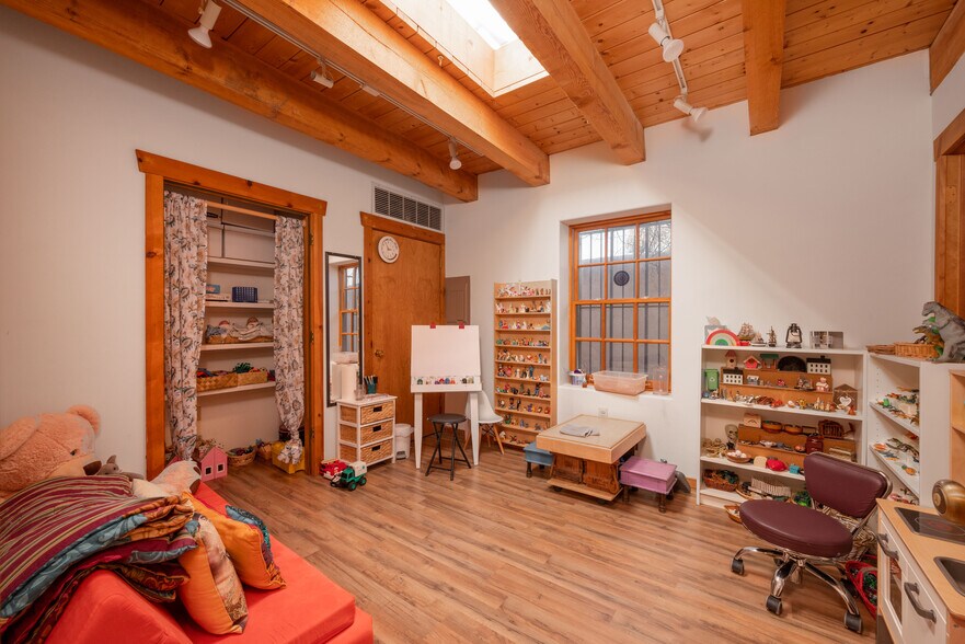 More Photos Of 1400 Maclovia Ln, Santa Fe Office Residential For Sale