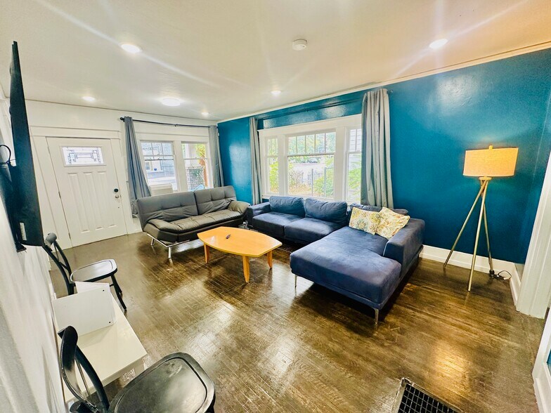 More Photos Of 423 Mill St, Reno Office For Lease