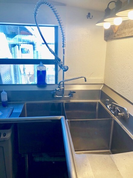 More Photos Of 703 W Main St, Payson Freestanding For Sale