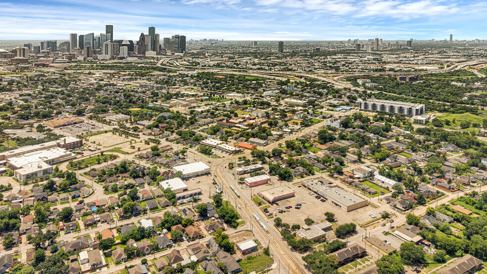More Photos Of 2601-2619 Fulton St, Houston Unknown For Lease