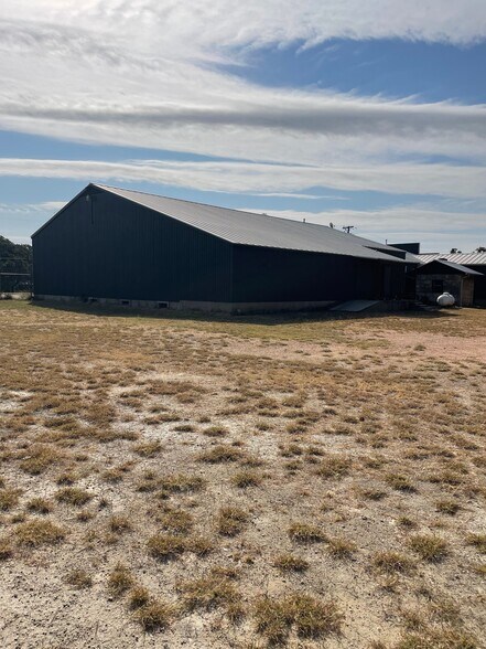 More Photos Of 902 13th St, Blanco Showroom For Sale