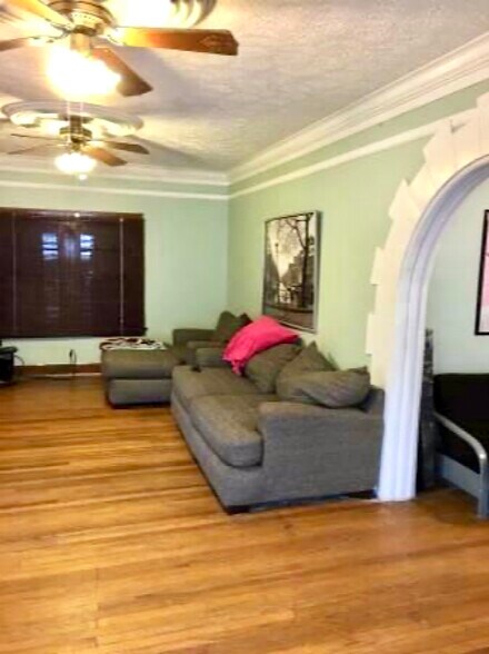 More Photos Of 809 N Walnut St, Bloomington Apartments For Sale