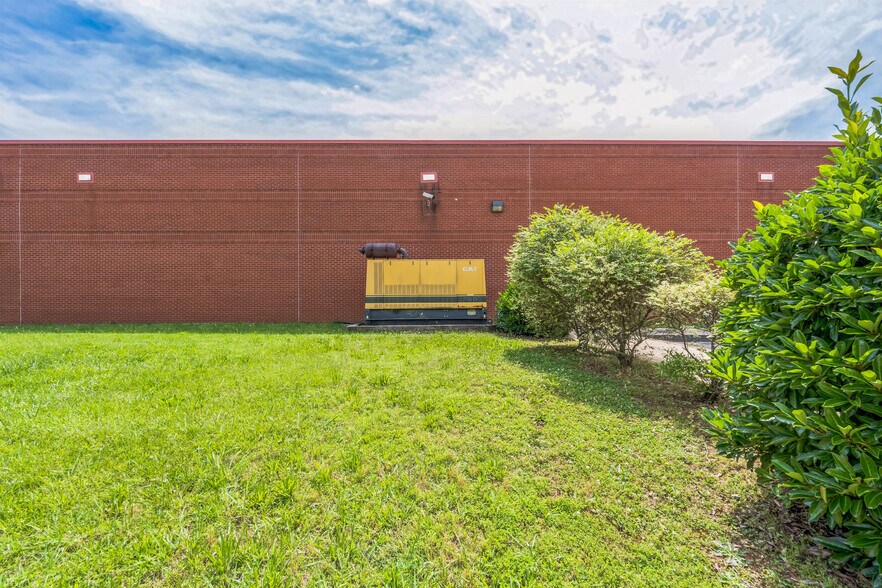 More Photos Of 2080 Brentwood St, High Point Office For Sale