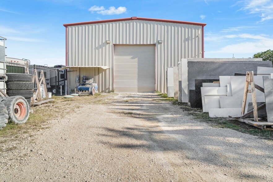 More Photos Of 18230 Bracken Dr, San Antonio Industrial For Sale