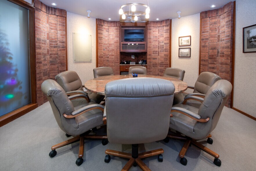 More Photos Of 515 Kimbark St, Longmont Office For Lease