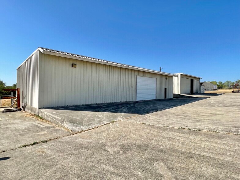 More Photos Of 161 County Road 777, Devine Industrial For Sale
