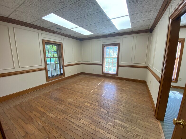 More Photos Of 901 Battleground Ave, Greensboro Office For Lease