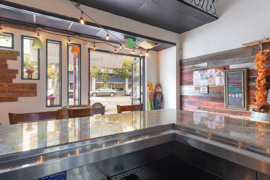 More Photos Of 835-837 Texas St, Fairfield Storefront For Lease