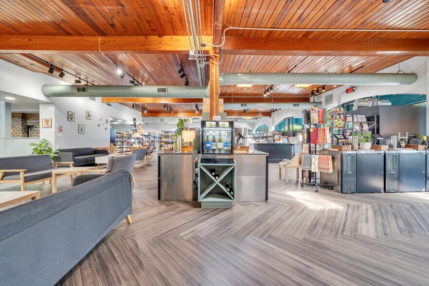 More Photos Of 2601 Franklin Rd, Roanoke Freestanding For Sale
