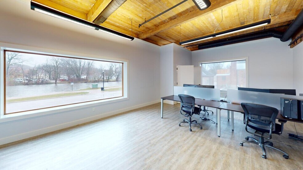 More Photos Of 101 S 1st St, West Dundee Loft Creative Space For Lease