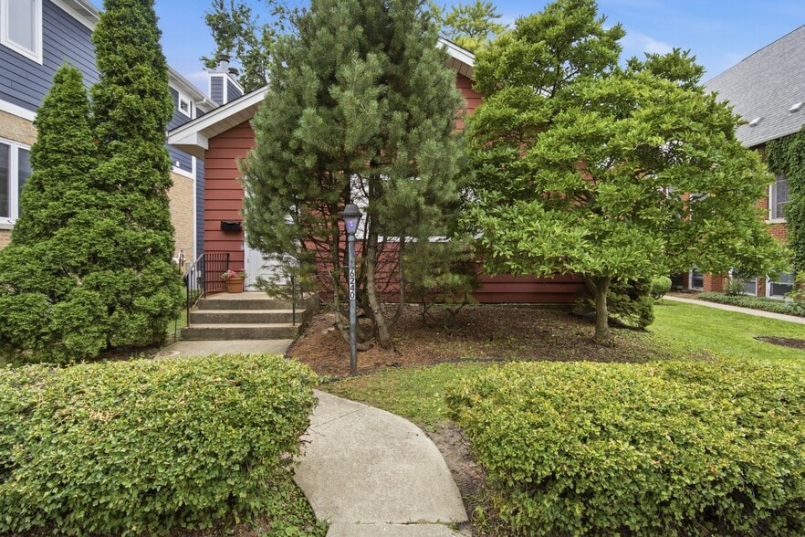 More Photos Of 6240 N Avondale Ave, Chicago Specialty For Sale