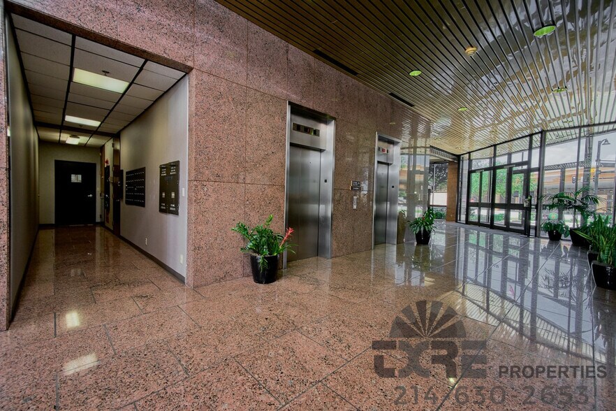 More Photos Of 1600 Airport Fwy, Bedford Office For Lease