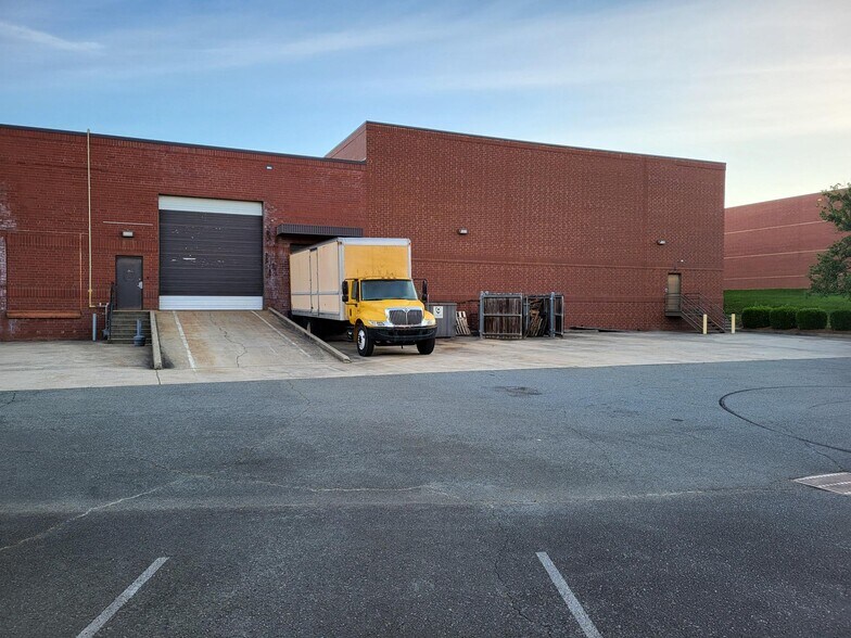 More Photos Of 10617 Southern Loop Blvd, Pineville Light Manufacturing For Lease