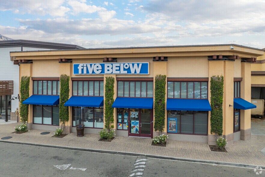 More Photos Of 523-2367 S Shore Ctr W, Alameda Unknown For Lease