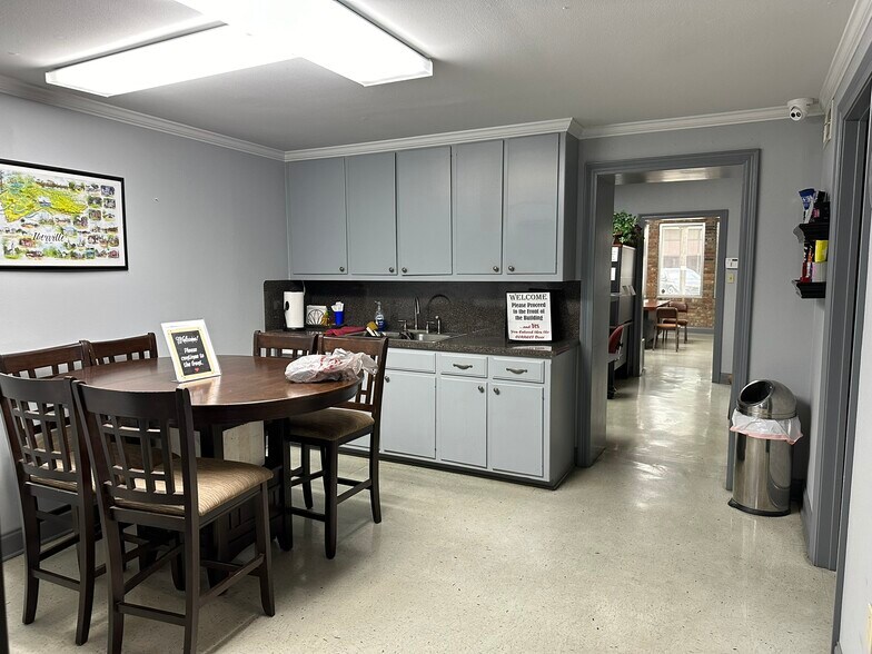 More Photos Of 23525 Eden St, Plaquemine General Retail For Sale