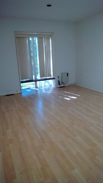 More Photos Of 775 S 23rd St S, Arlington Office For Sale