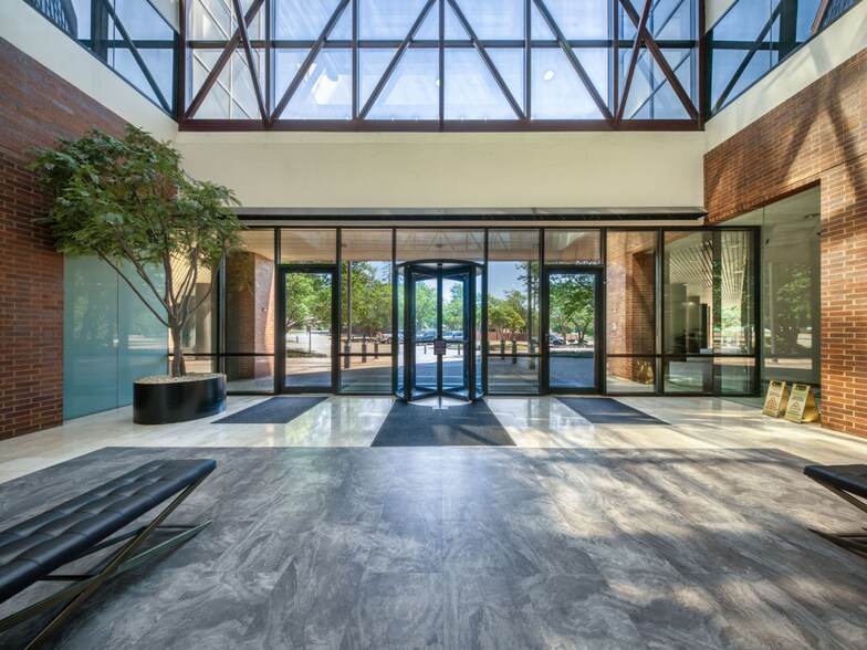More Photos Of 909 ESE Loop 323, Tyler Office For Sale